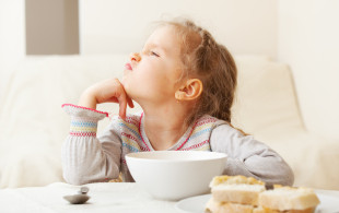 L’idée reçue : «Mange ta soupe, tu grandiras plus vite!»