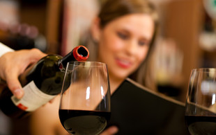 Un petit verre de vin, les calories en moins