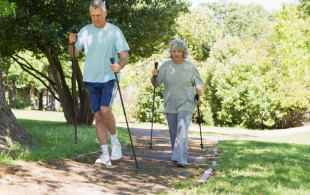 La marche rapide, un exercice santé pour les seniors