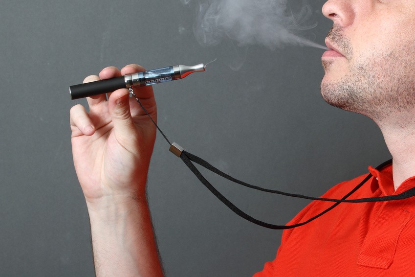 Une nouvelle pol mique secoue l e cigarette Buzz Comptoir