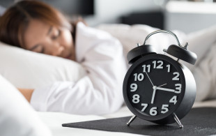 Dormir plus de 9 heures est (aussi) dangereux pour la santé…