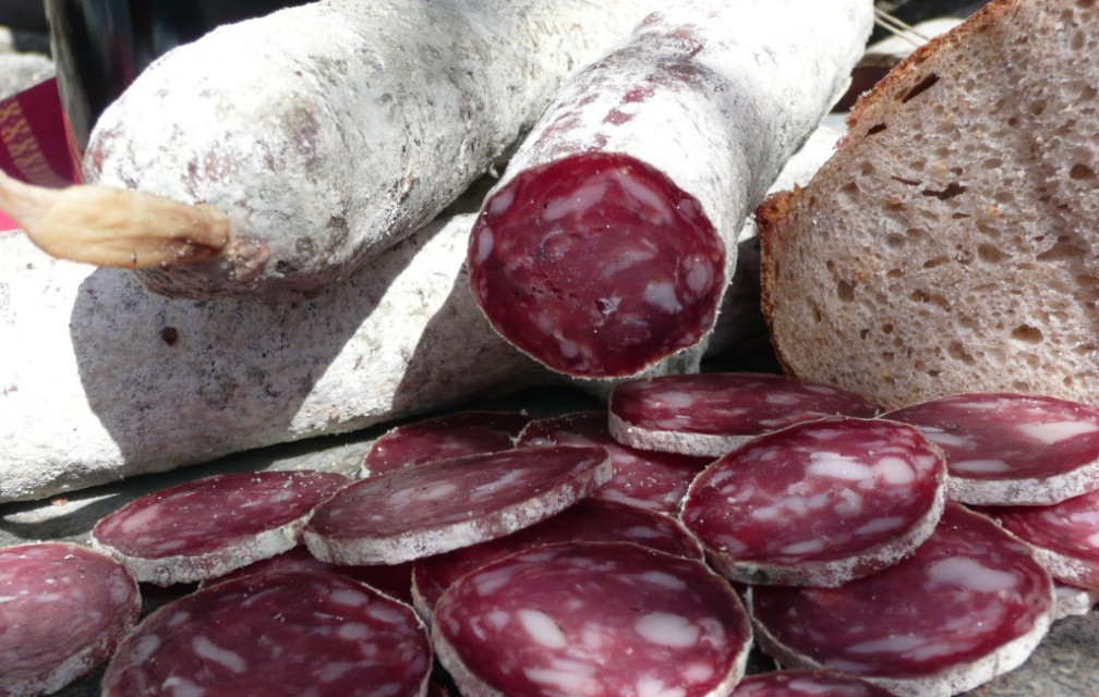 Vrai ou faux : trop de charcuterie amplifie les symptômes de l’asthme