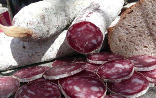 Vrai ou faux : trop de charcuterie amplifie les symptômes de l’asthme