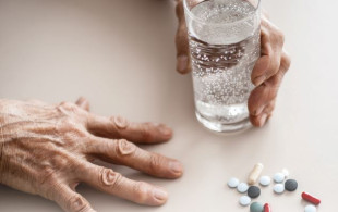 Les seniors consomment-ils trop de médicaments ?